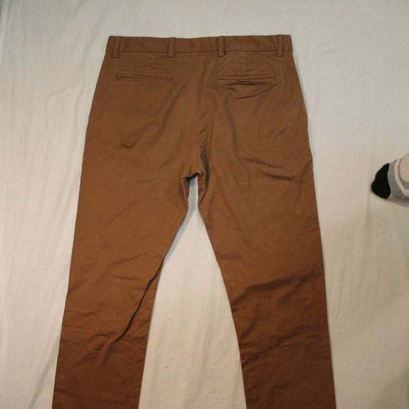 Old navy kaki pants 32x34 - Picture 4 of 4